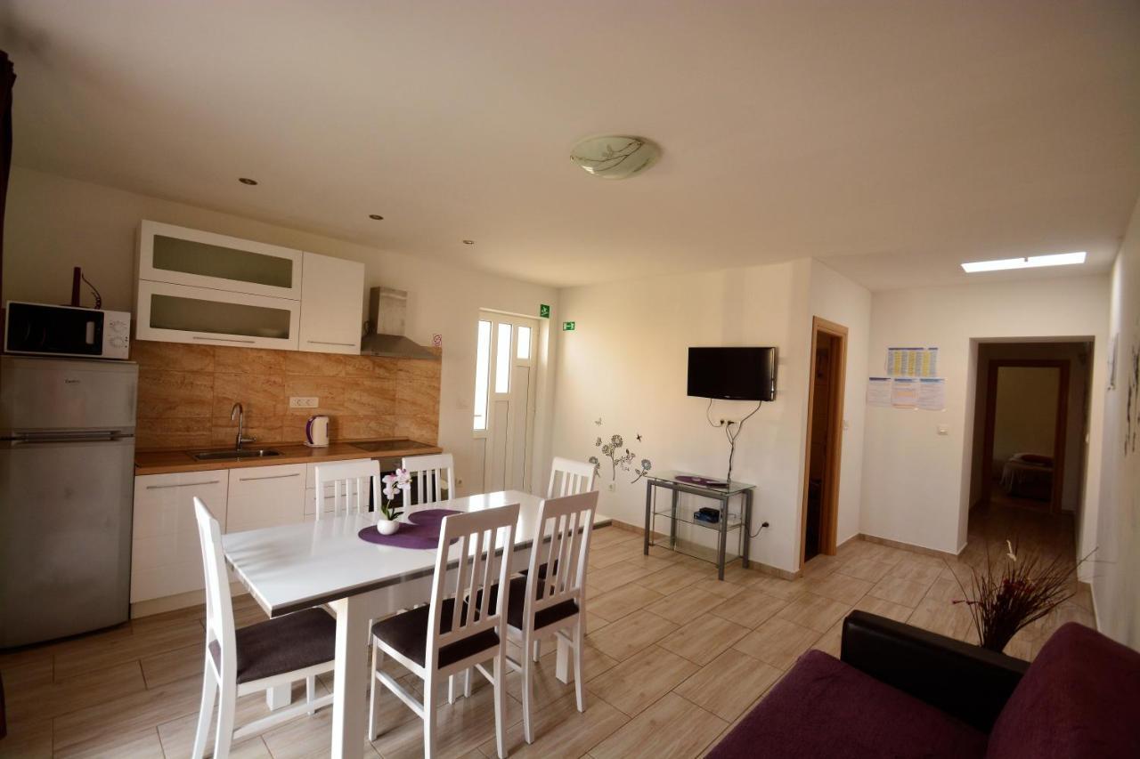 Kala And Tina Apartments ポドストラナ エクステリア 写真